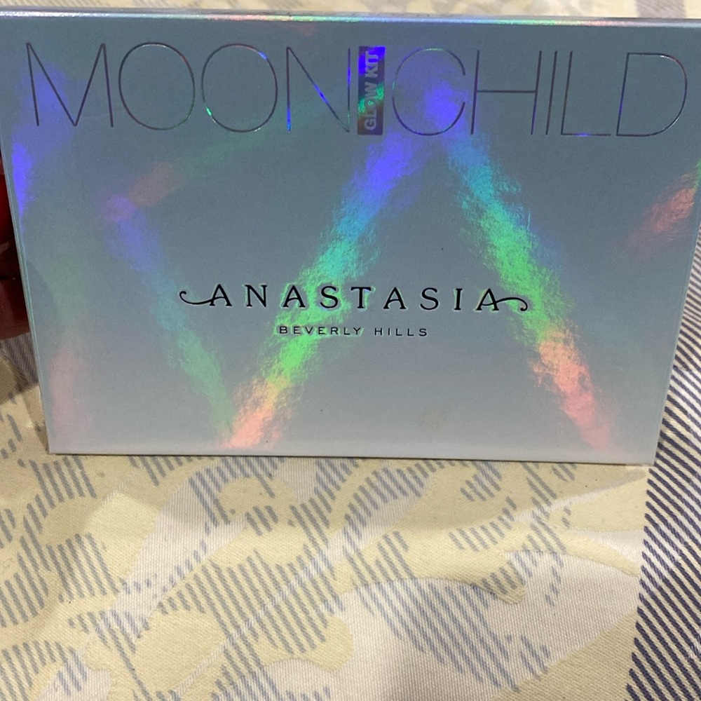 💕ABH “MOON CHILD” HIGHLIGHTING PALETTE💕